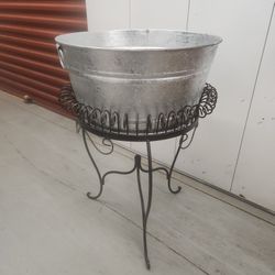 Galvanized TUB and Metal Stand