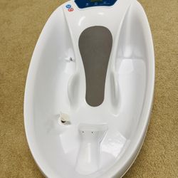 Aqua Scale 3-in-1 Digital Scale Water Thermometer and Infant Bath Tub - Gently used