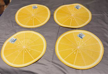 Set of 4 New with tags Yellow Lemon Summer Picnic Placemat never used $5 for the set