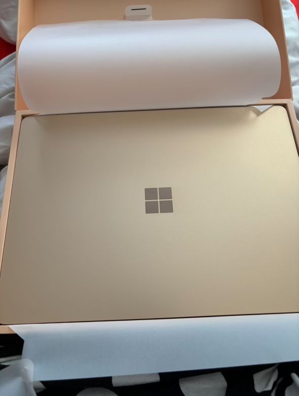 Microsoft Surface Laptop