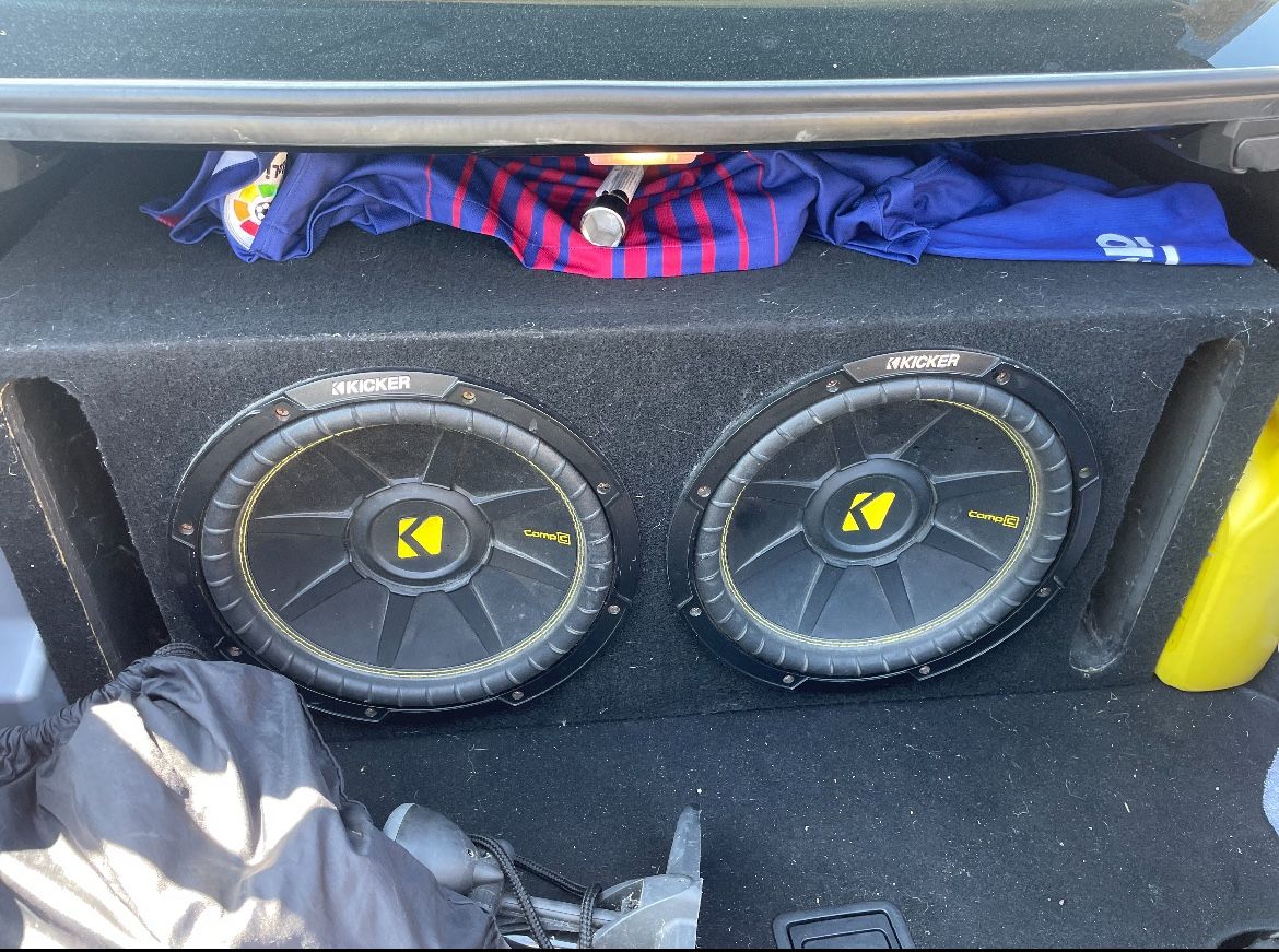 SubWoofers 12” Kickers 