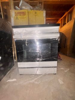 Brand new electric oven