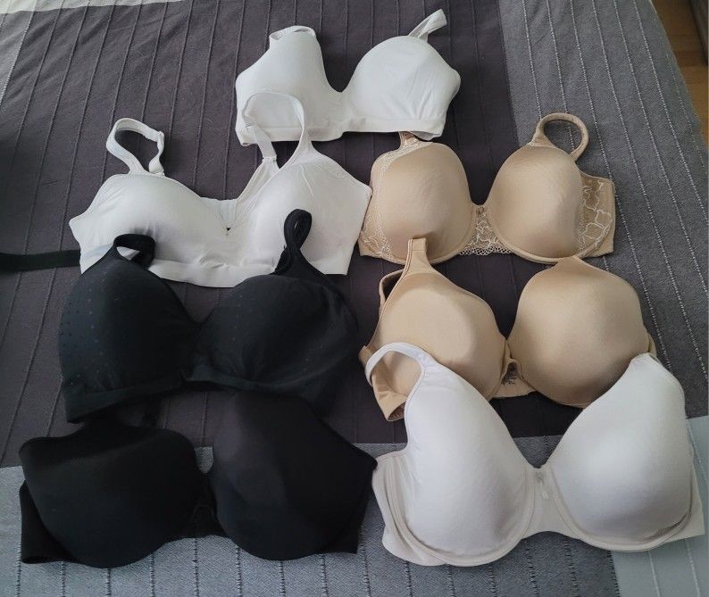 Lot of 40DD Bras - 7 Total Like New