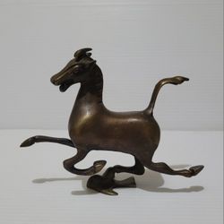 China bronze success Chinese Zodiac animal horse horse swallow Feng Shui statue

