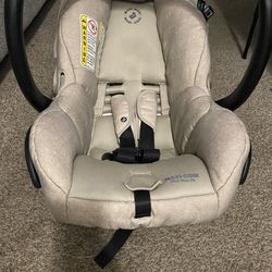 Maxi-Cosi Car seat And Stroller Set