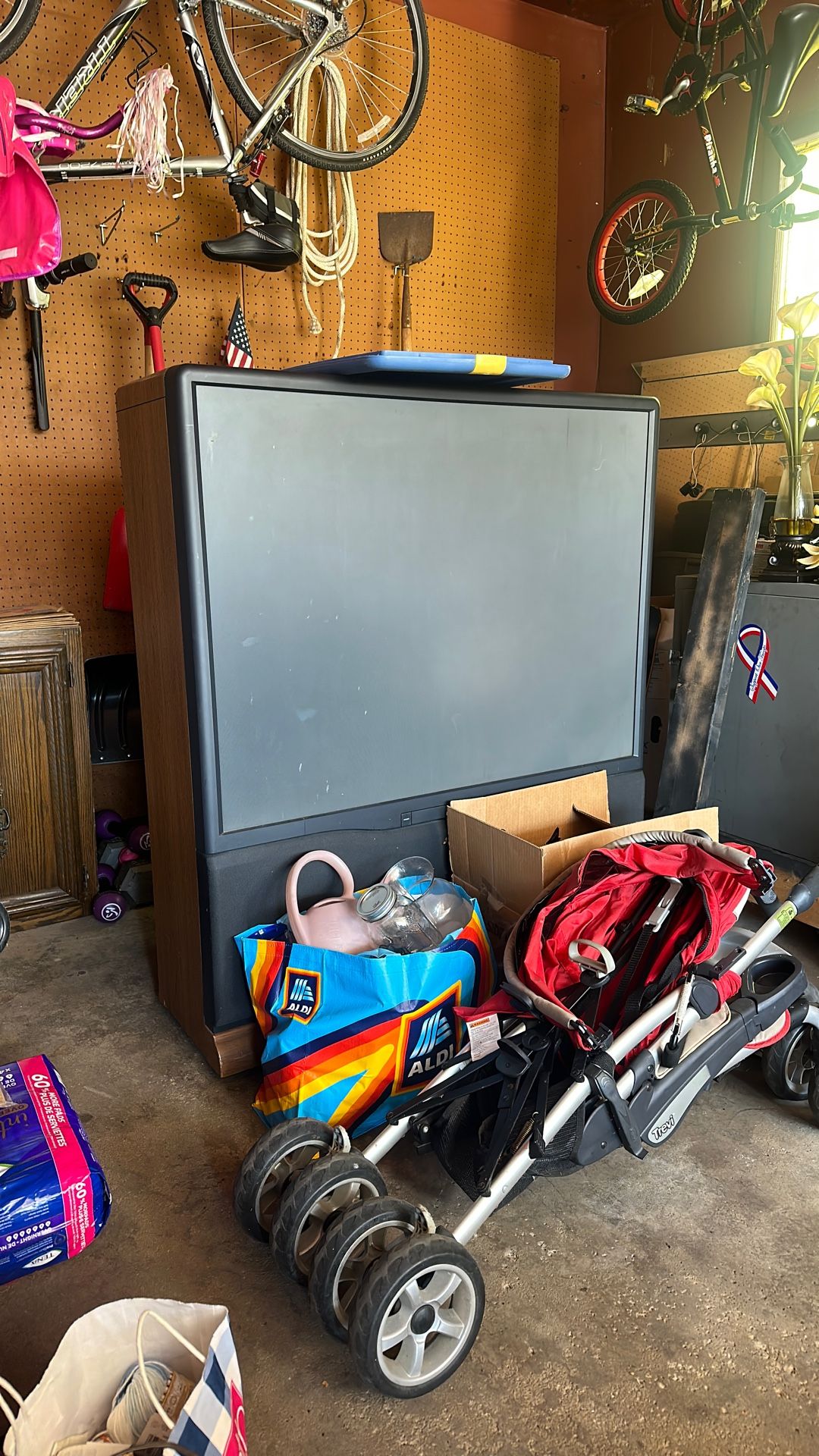 Giant Mitsubishi TV Free