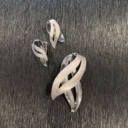 Vintage Sarah Coventry Silver Toned Satin Flames Brooch & Clip on Earrings