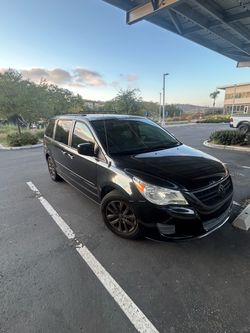 2012 VW Routan SE  (Black, 134k miles)