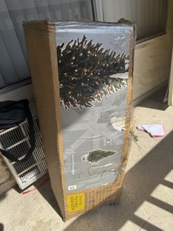 Free Christmas Tree 4feet