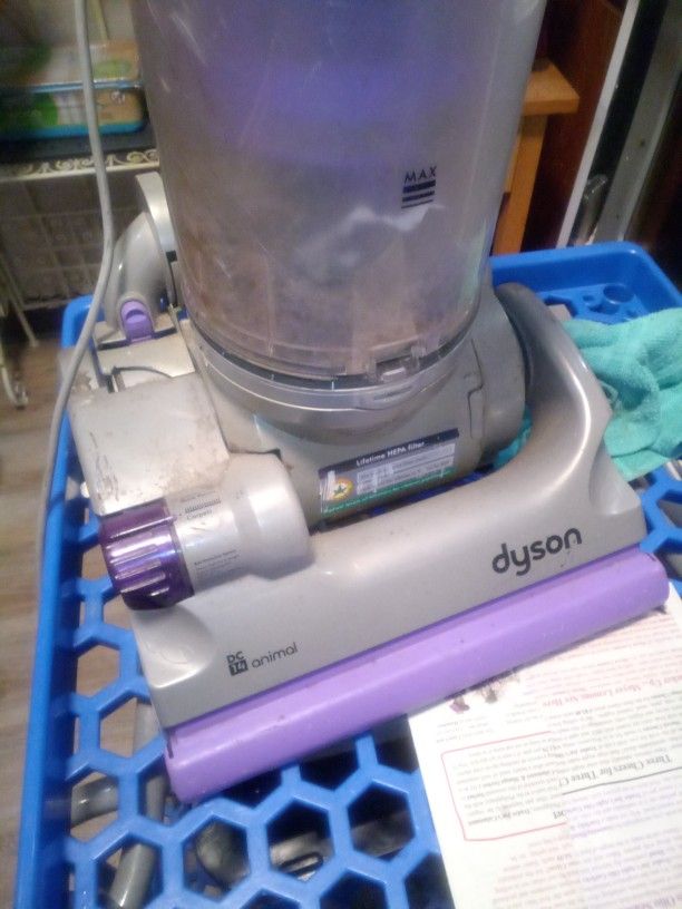 Dyson Dc14 Animal This Vacuum Cleaner Is Still In Good Shape Runs Like