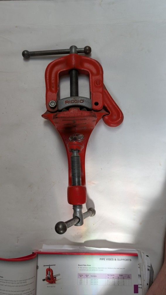 Ridgid portable yoke vise new
Model 38. 1/8" to 2"