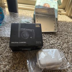 DIGITAL CAMERA