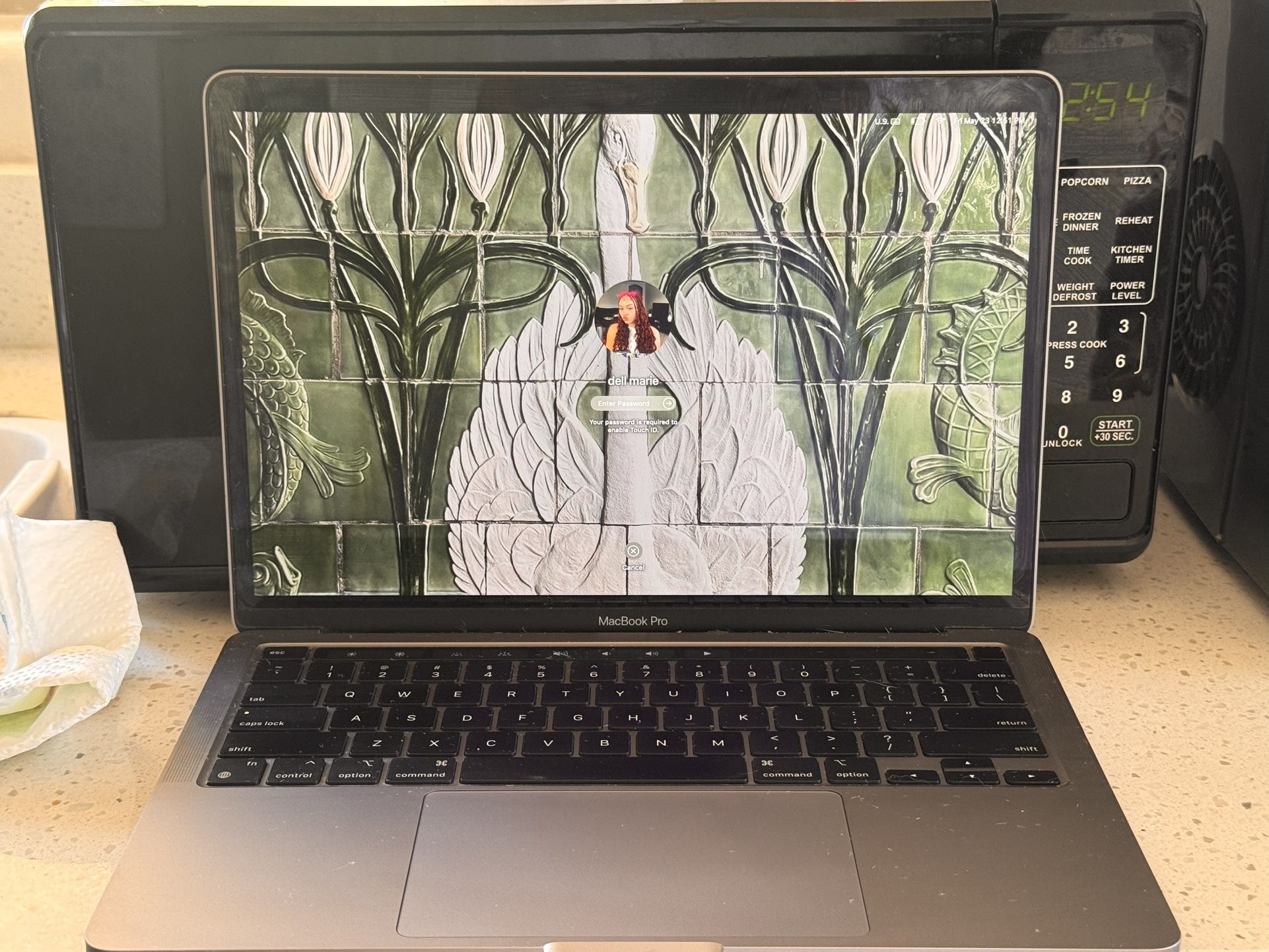 MacBook Pro Touch Bar M2 Chip - 560
