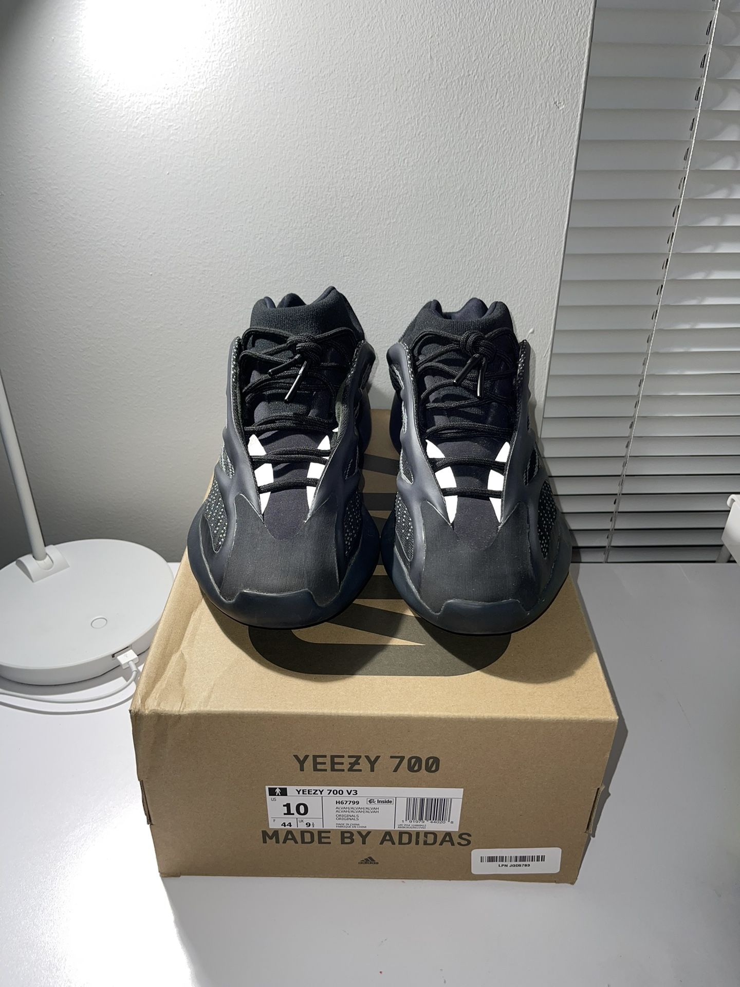 VNDS Yeezy 700 V3 Alvah Size 10