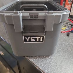 Yeti load out  cooler like new