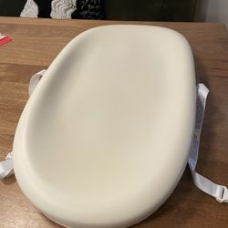 Hatch Grow Smart Changing Pad and Scale (White)