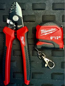 Milwaukee Wire Stripper and Tape Measure Set