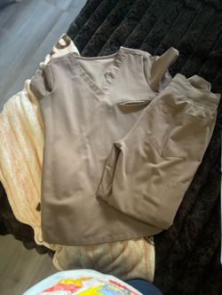 Brown set scrub