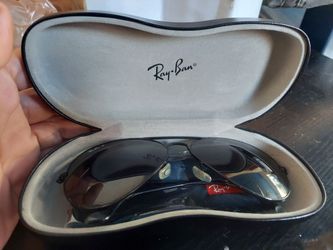 Ray-Ban Aviator Sunglasses with Case