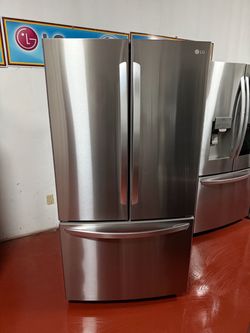 LG 3-door refrigerator in very good condition, working perfectly with ice maker. Dimensions: 35 3/4 (W) x 31 1/4 (D) x 69 3/4 (H). We offer home deliv