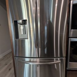 Samsung - 23 cu. ft. Counter-Depth, 3-Door French Door Refrigerator - RF23R6201SR