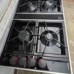 JENN-AIR EXPRESSSIONS 34" BLACK
GAS DOWNDRAFT COOKTOP
CVGX2423B