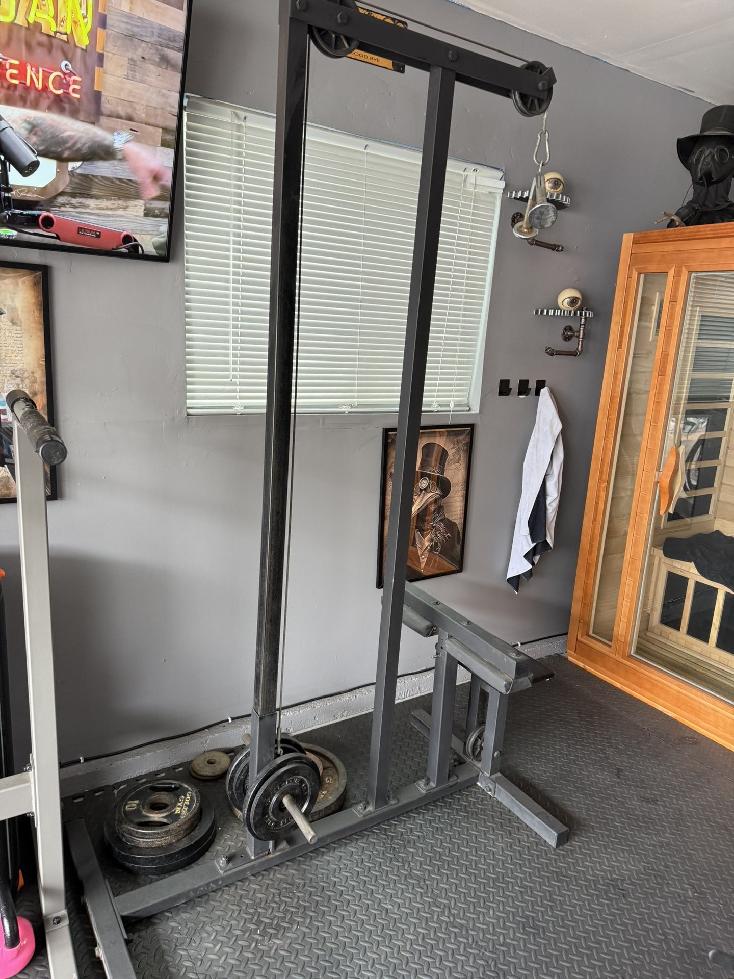 Exercise Lat Pulldown Machine