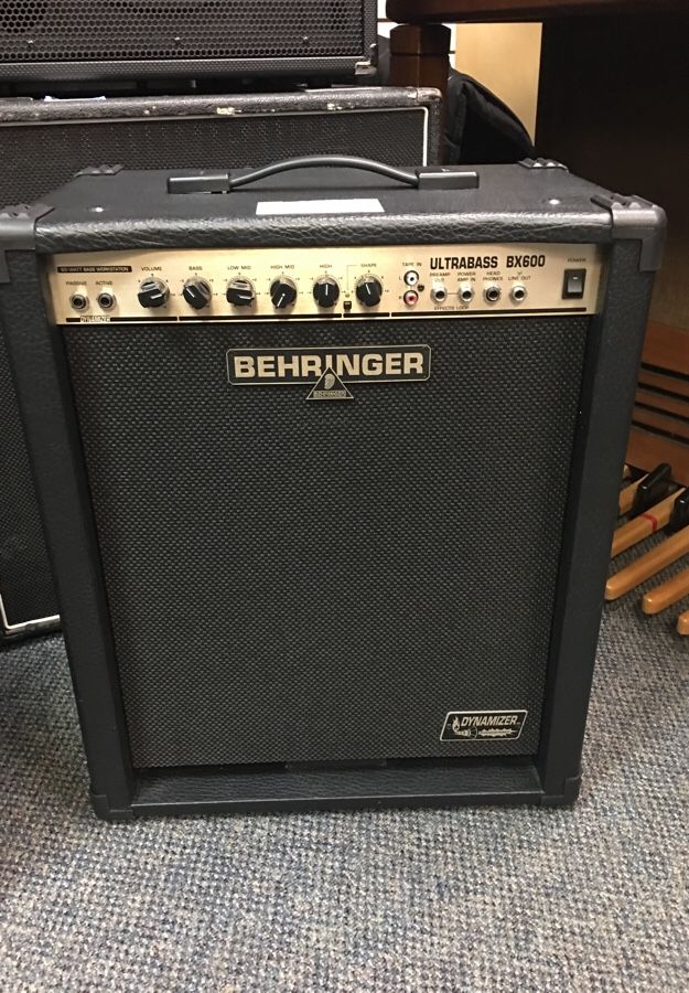 Behringer BX600 bass amplifier