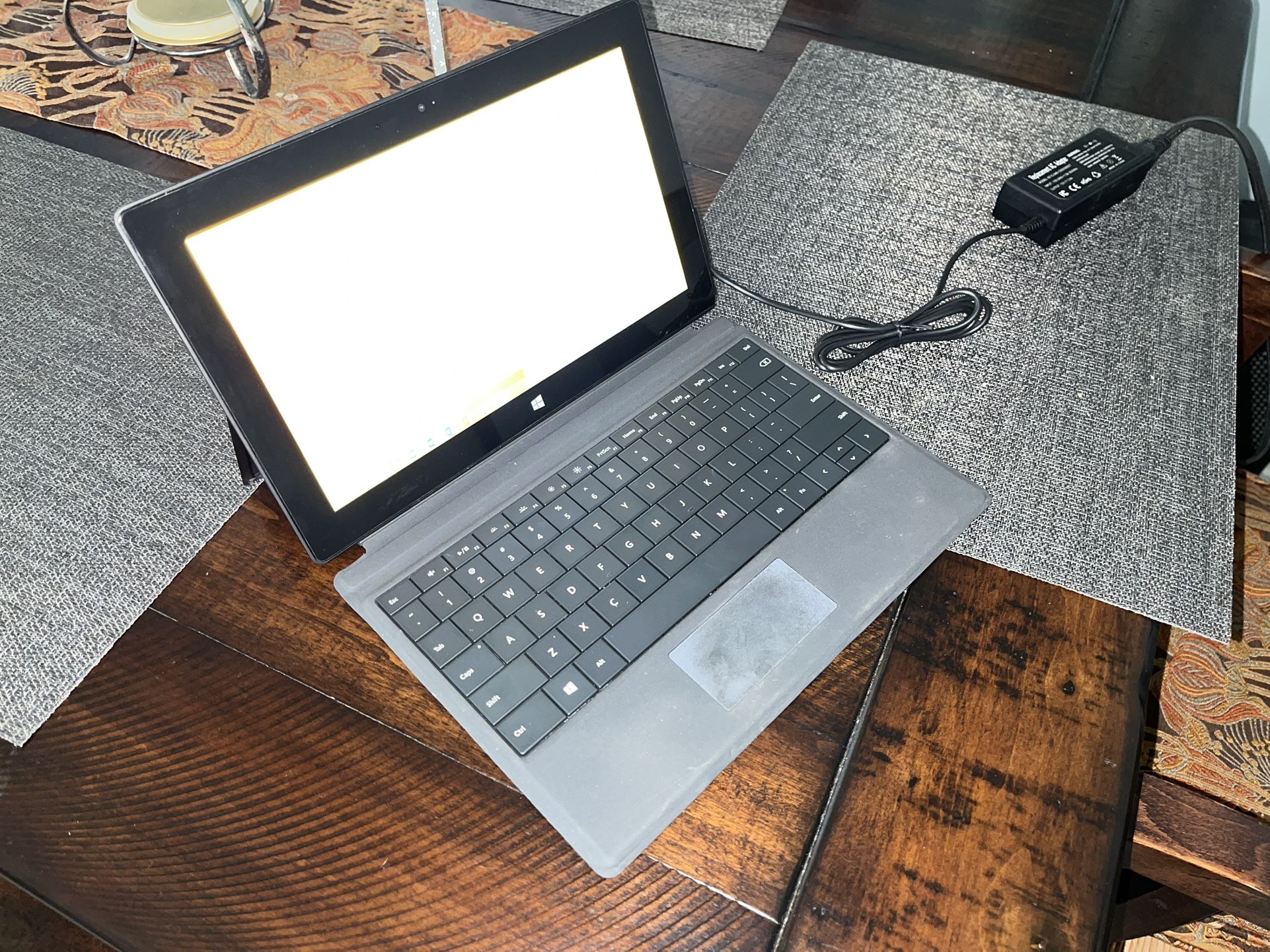 Microsoft Surface  10.6" Windows RT 64GB SSD 2GB Ram