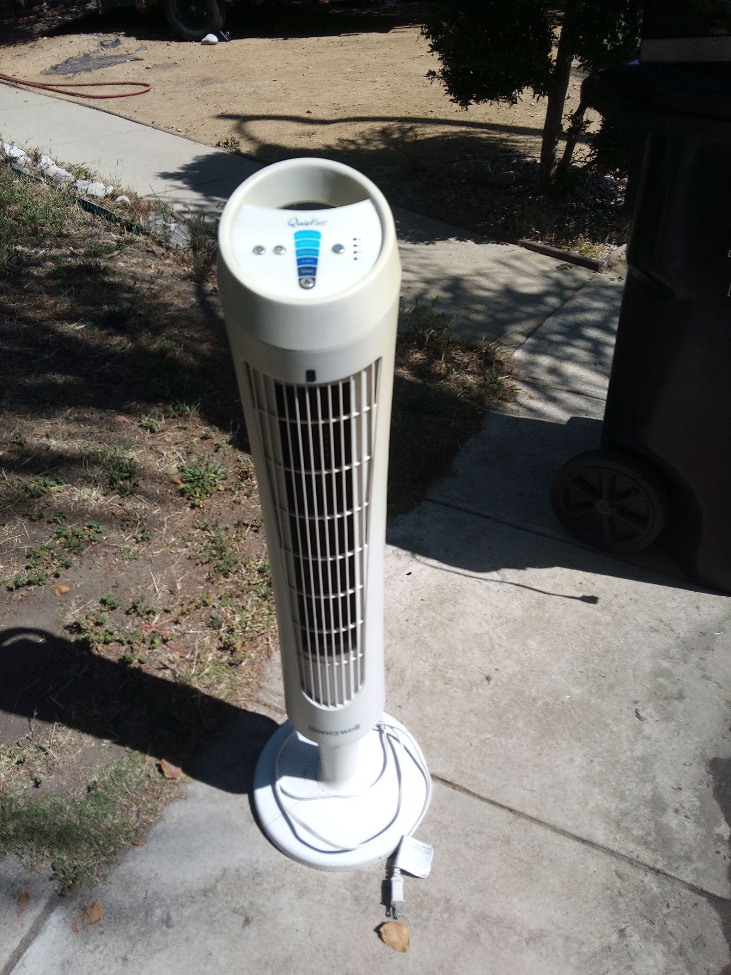 !! Tower Fan WORKS GOOD