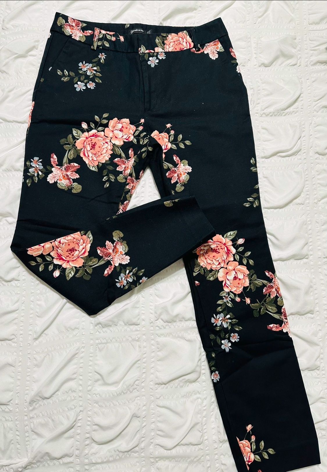Stradivarius Slim Ankle Dress Pant Size 6