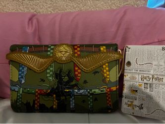 Loungefly Harry Potter on Broom in Quidditch Pitch & Golden Snitch wallet NWT