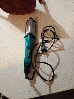 Bed Head  Beach Wave Artist Heat Curling Iron 