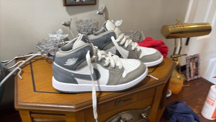 Air Jordan 1 Mid Sneakers