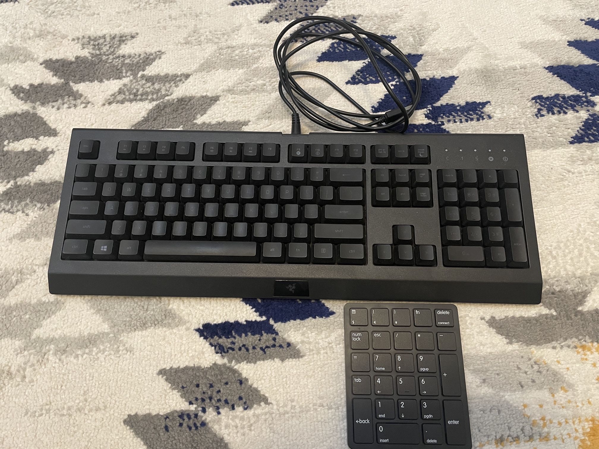⌨️🖥️Razer Full-Size Wired Keyboard + Wireless Number Pad Set – Good Condition 