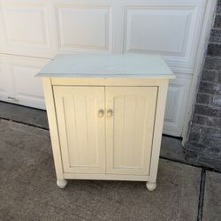 White cabinet