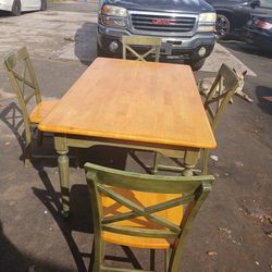 Very Beautiful strong and sturdy table with 4 chairs