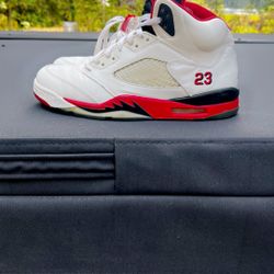 2013 Release Retro 5’s Fire Red Black Tongue Size 10.5