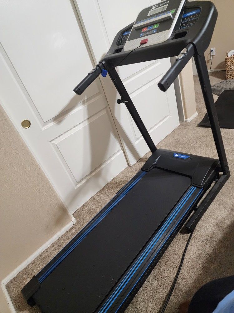 XTERRA Tri 150 Folding Treadmill