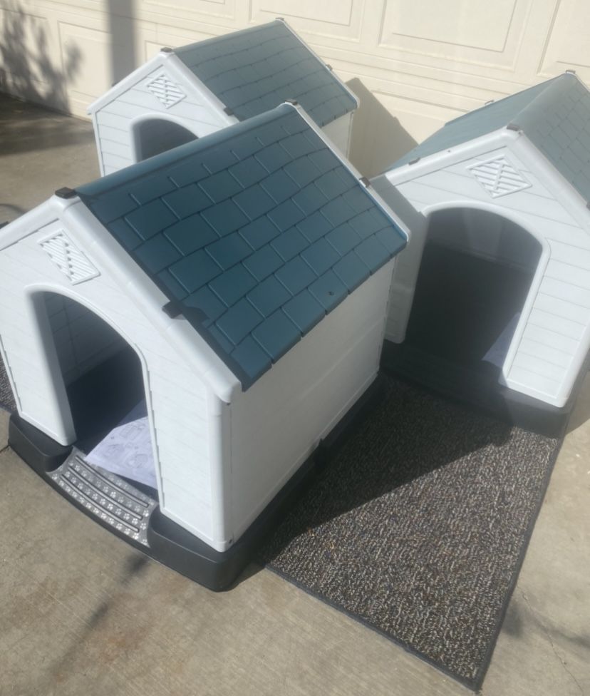 MEDIUM DOG HOUSES