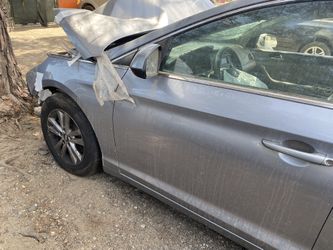 Parts Door 17 Hyundai Sonata Left Front Door Nice Parting Out