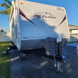 Travel Trailer (RV)
