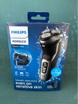 Philips Norelco Shaver 3900 New in box wet/dry