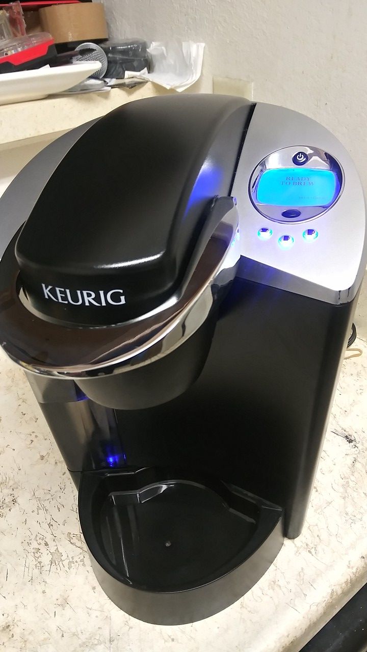 KEURIG COFFEE MAKER IN EXCELLENT WORKING CONDITION. BARELY USED.