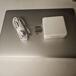 Apple Macbook Pro i5 16gb Ram 500gb SSD Drive 13" Screen w/Touchbar 2020