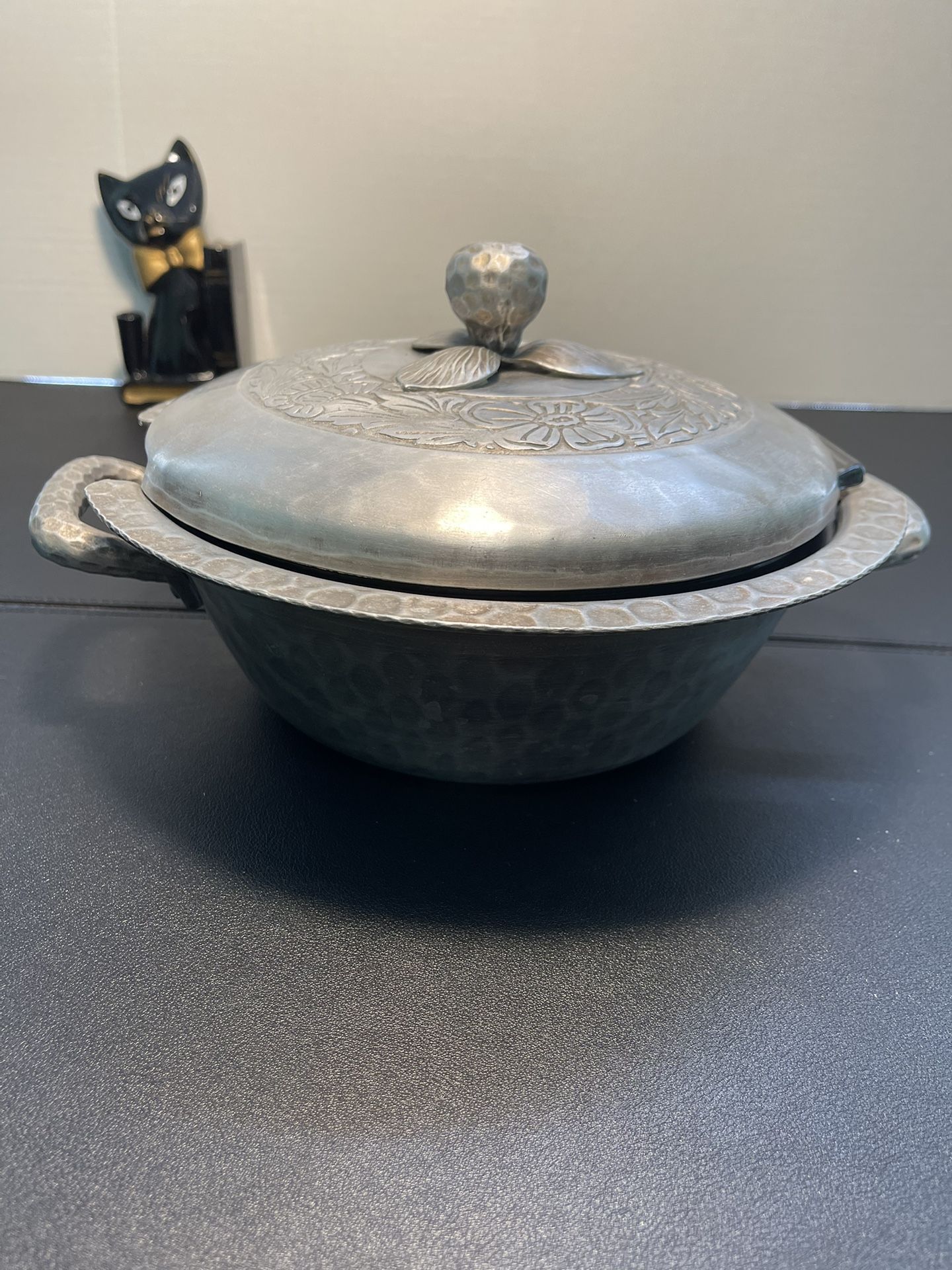 Everlast Vintage 1950s Aluminum Hand Forged Pan Casserole Dish Lid & Pyrex Bowl