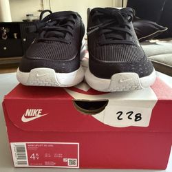 Nike Uplift SC