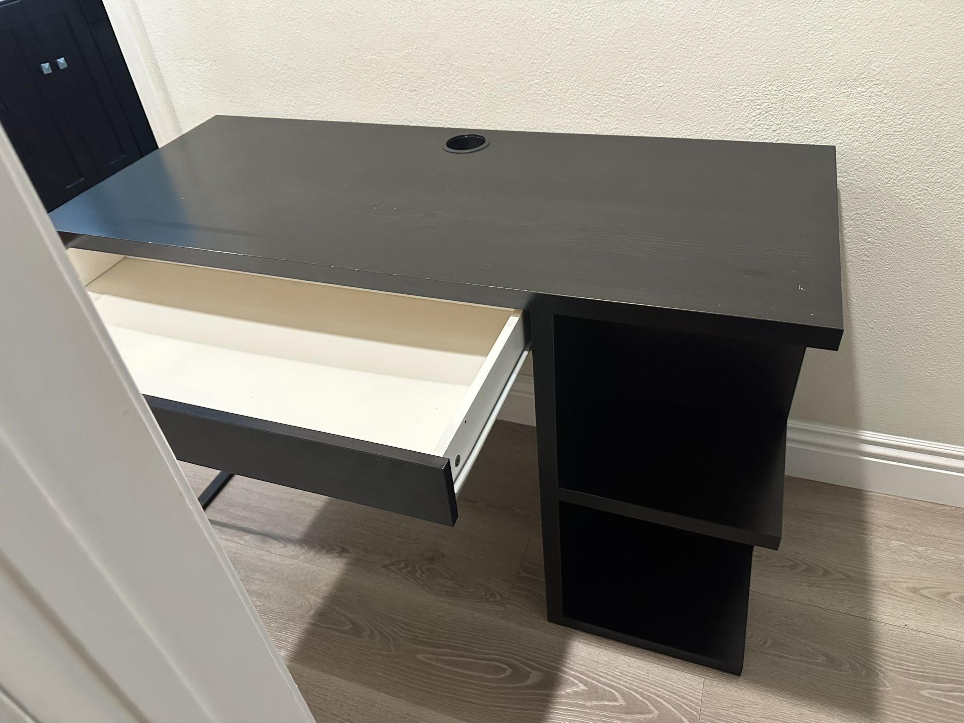 IKEA Micke Desk