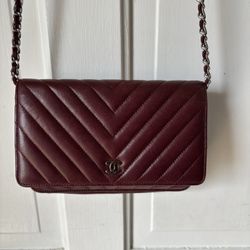 Chanel 2018 Chevron quilted wallet on chain bag