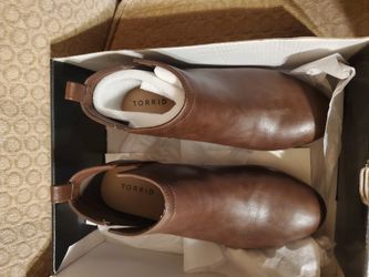 Torrid BROWN VCUT BOOTIES